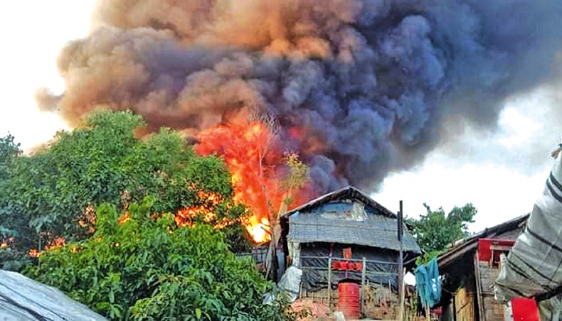 টেকনাফ রোহিঙ্গা ক্যাম্পে ভয়াবহ আগুন