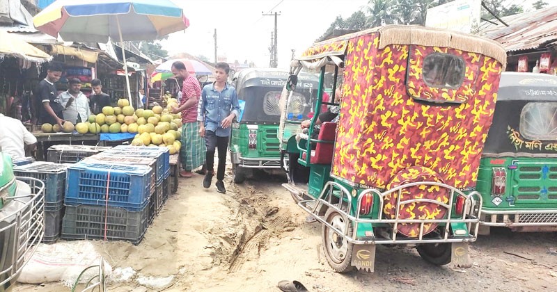 আনোয়ারায়  ভ্রাম্যমাণ আদালতের  ২৪ জন ব্যবসায়ীকে জরিমানা